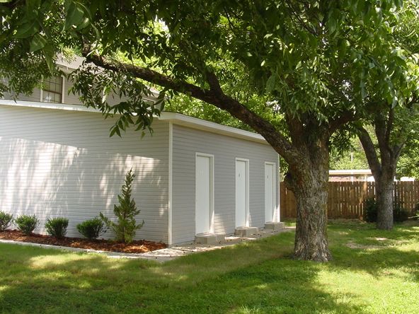 Caldwell Office Building: 1422 Caldwell St, Conway, AR 72034